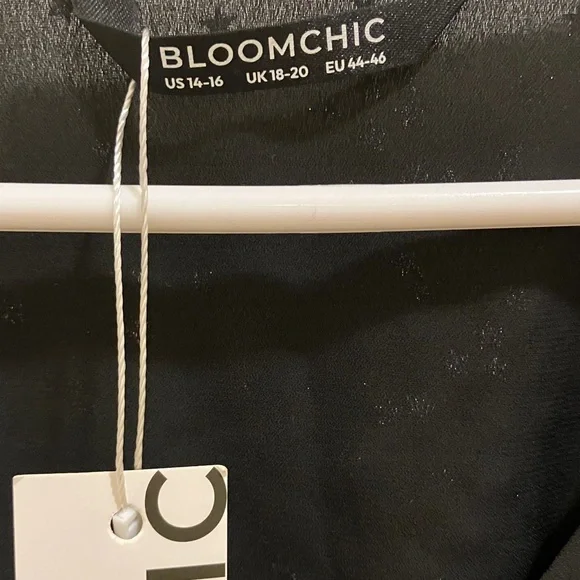 BloomChic Black Gold Metallic Star Peplum Blouse V Neck Long Sleeve Holiday Plus - Picture 4 of 5